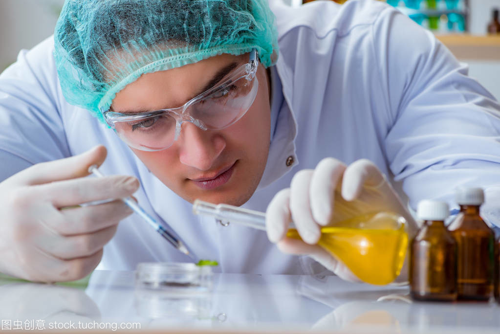 在微觀世界中重塑生命 生物技術科學家的實驗室日常與科研追求