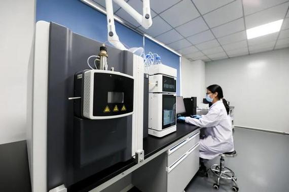 探訪黃嘉生物實驗室 在微觀世界里精準“擒兇”